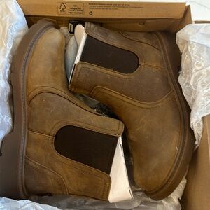 Ugg brand new, never worn  kids size 3 boots.